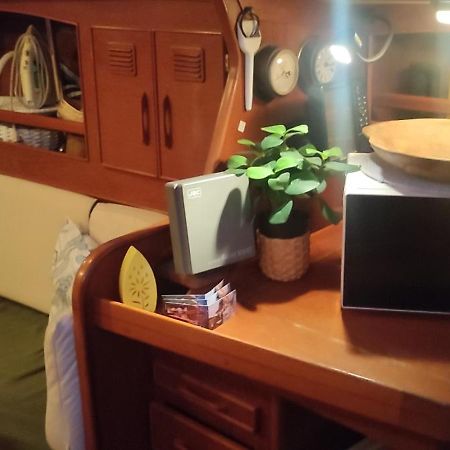 Boat-Apartamento Flotante Cadiz.. La Juanita Arroyo Buitenkant foto